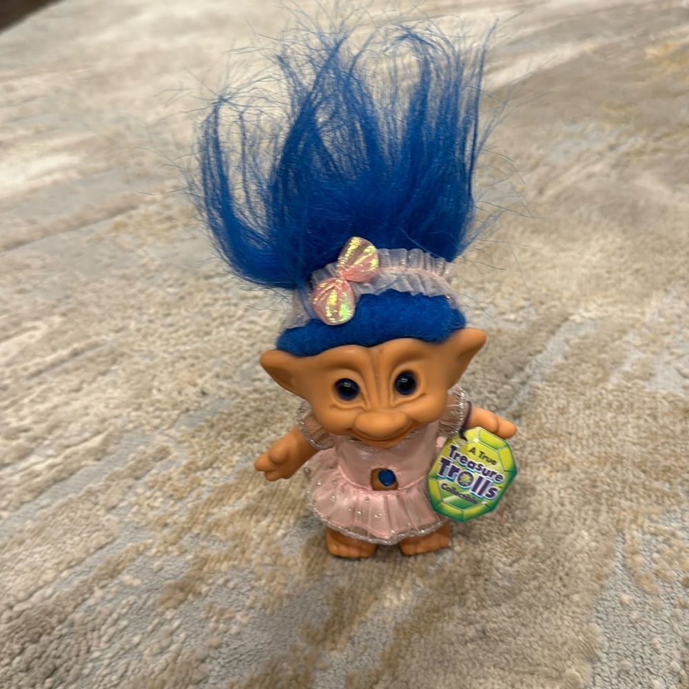 Galoob Treasure Troll Ono Blue hair Heart Wishstone Fancy Dress - W/Tags 4 1/2"